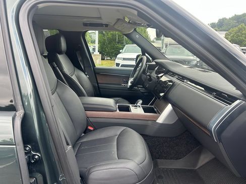 Certified 2025 Land Rover Range Rover SE AWD/4WD image 8