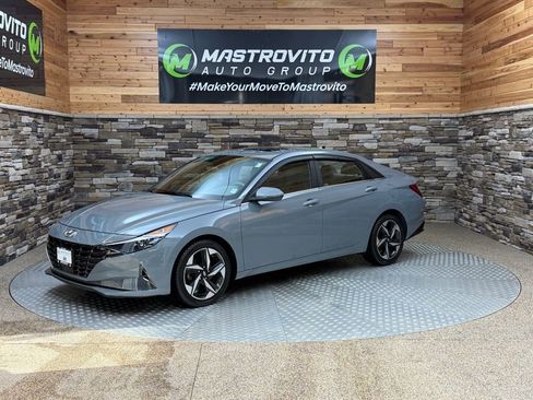 Used 2022 Hyundai Elantra SEL w/ Convenience + Premium Package image 5