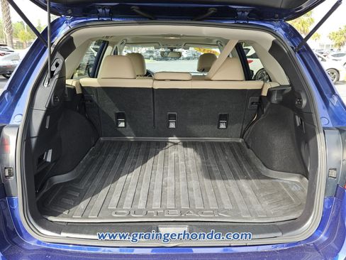 Used 2017 Subaru Outback 3.6R Limited image 13