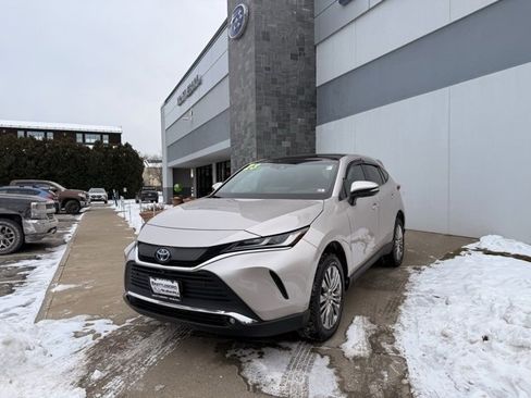 Used 2023 Toyota Venza Limited image 10