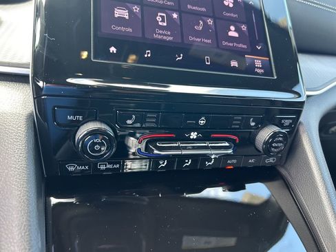 New 2025 Jeep Grand Cherokee Laredo X w/ Luxury Tech Group I image 39