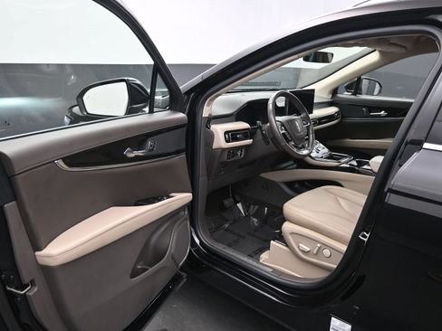 Used 2023 Lincoln Nautilus AWD w/ Premium Package image 17