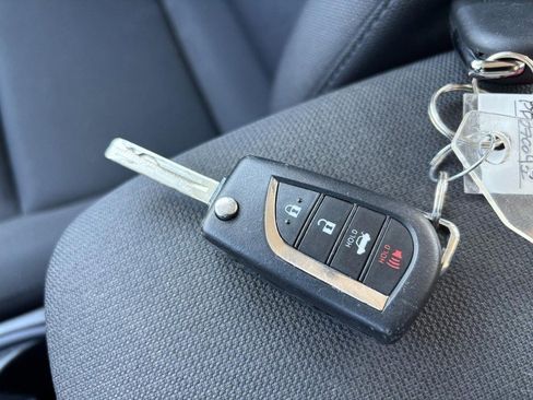 Used 2023 Toyota Corolla LE image 7