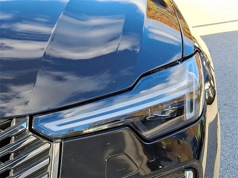 Used 2025 Volvo XC90 B6 Plus image 9