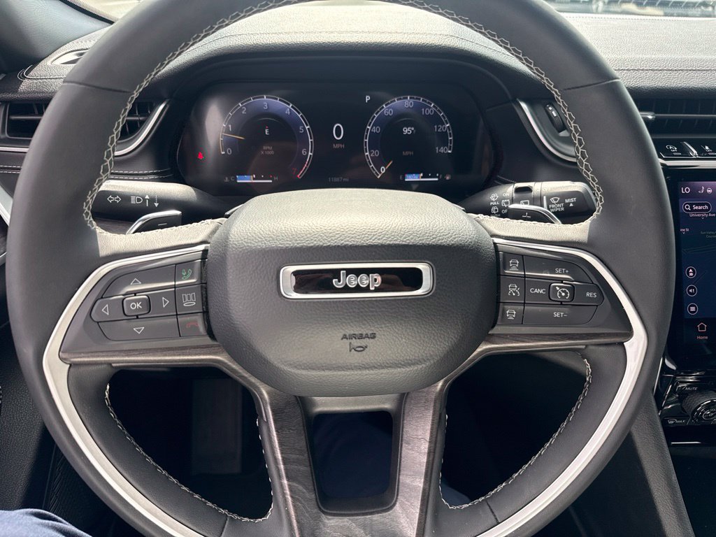 Used 2025 Jeep Grand Cherokee L Limited AWD/4WD image 18