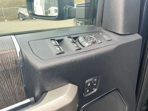 Used 2021 Ford F250 Lariat image 12