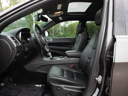 Used 2018 Jeep Grand Cherokee Limited AWD/4WD image 23