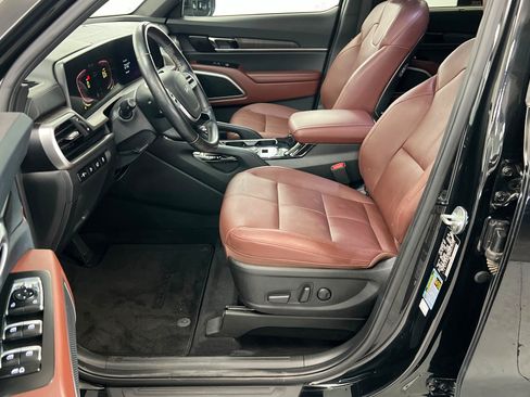 Used 2023 Kia Telluride EX w/ EX Captain's Chair Package AWD/4WD image 18