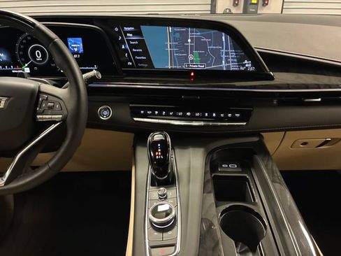 Certified 2024 Cadillac Escalade Premium Luxury w/ Performance Package AWD/4WD image 17