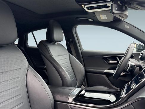 Used 2025 Mercedes-Benz GLC 300 4MATIC image 33