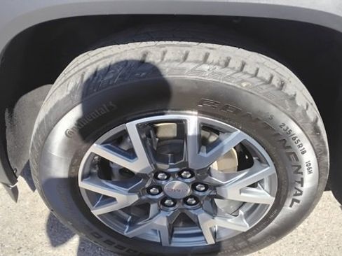 Used 2023 GMC Acadia SLT image 18