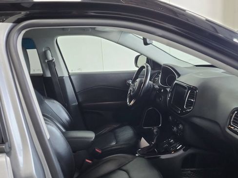 Used 2019 Jeep Compass Limited AWD/4WD image 2
