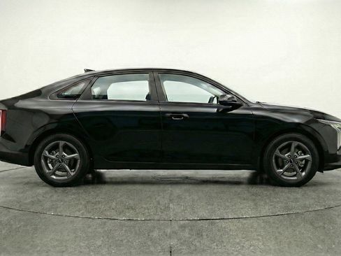 Used 2025 Kia K4 LXS image 11