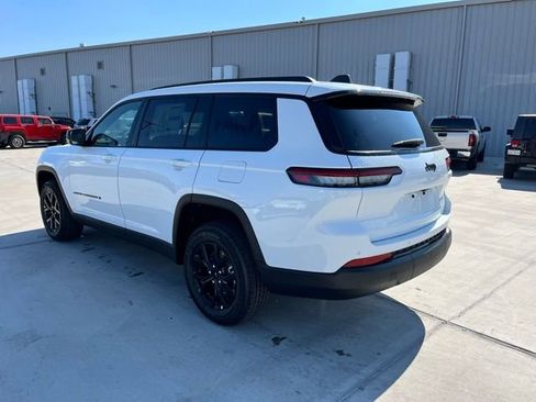 New 2025 Jeep Grand Cherokee L Altitude image 5