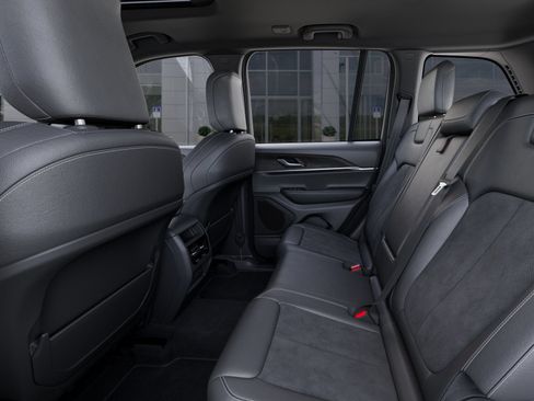New 2026 Jeep Grand Cherokee Altitude AWD/4WD image 32