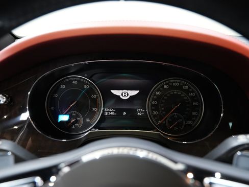 Used 2018 Bentley Bentayga AWD/4WD image 41