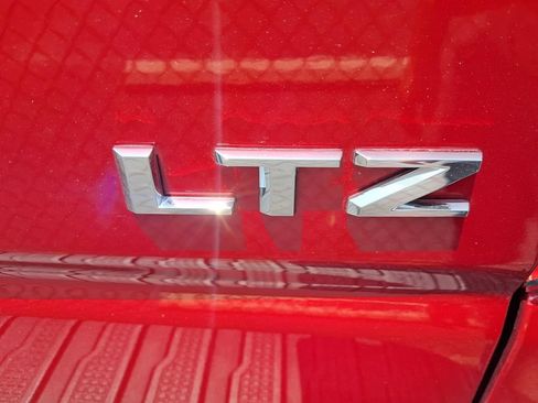 Used 2025 Chevrolet Silverado 2500 LTZ w/ LTZ Convenience Package AWD/4WD image 10