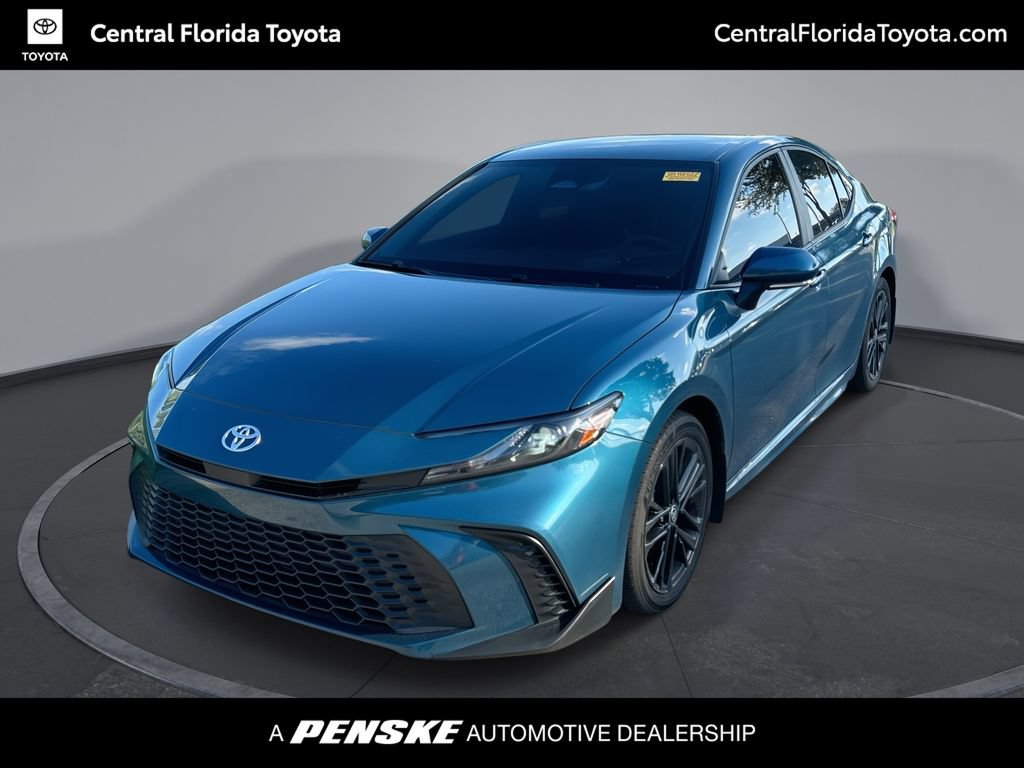 Certified 2025 Toyota Camry SE FWD image 1