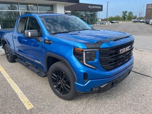 Used 2023 GMC Sierra 1500 Elevation w/ Preferred Package AWD/4WD image 5