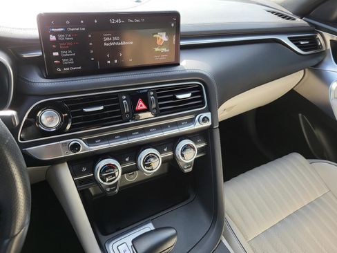 Used 2022 Genesis G70 3.3T image 3