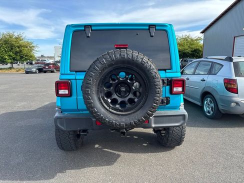 Used 2018 Jeep Wrangler Unlimited Sahara w/ Cold Weather Group AWD/4WD image 3