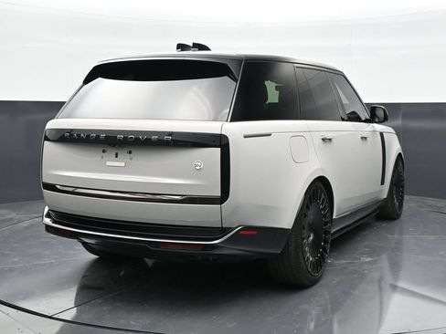 Used 2025 Land Rover Range Rover SV AWD/4WD image 8