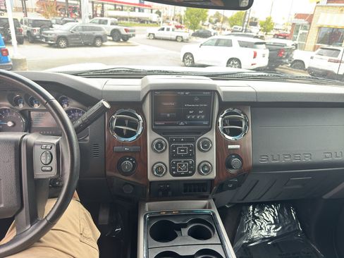 Used 2015 Ford F250 Lariat w/ Lariat Ultimate Package AWD/4WD image 22