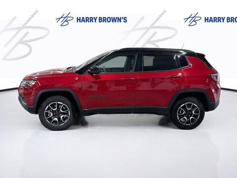 Used 2025 Jeep Compass Trailhawk AWD/4WD image 8