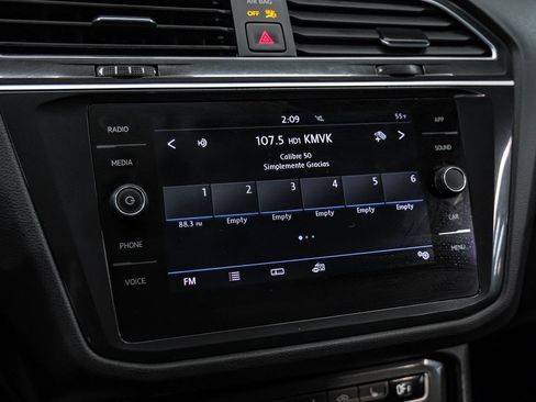 Used 2019 Volkswagen Tiguan SE image 32