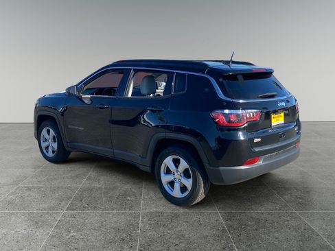 Used 2020 Jeep Compass Latitude FWD image 3