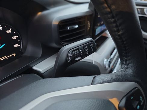 Used 2024 Ford Explorer XLT image 24