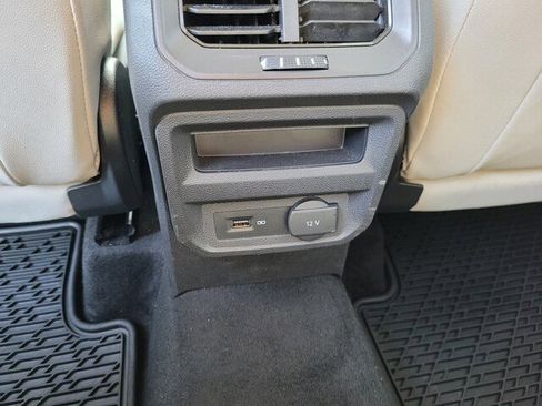Used 2019 Volkswagen Tiguan SE image 27