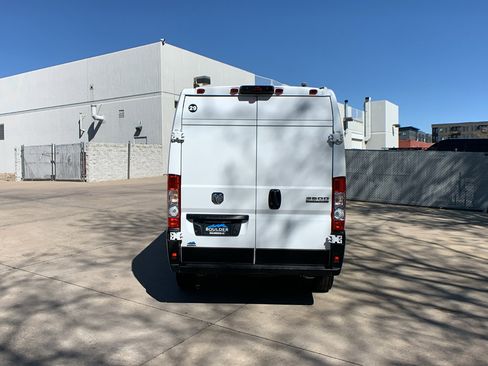 Used 2025 RAM ProMaster 2500 w/ Convenience Group image 4