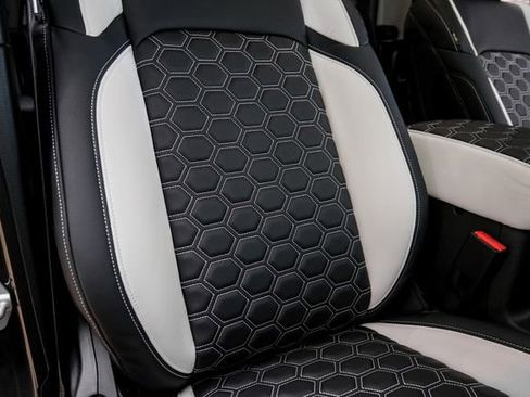 Used 2025 Jeep Gladiator Sport image 16