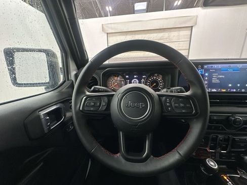 Used 2024 Jeep Wrangler Unlimited Rubicon image 12