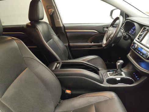 Used 2018 Toyota Highlander Limited image 21