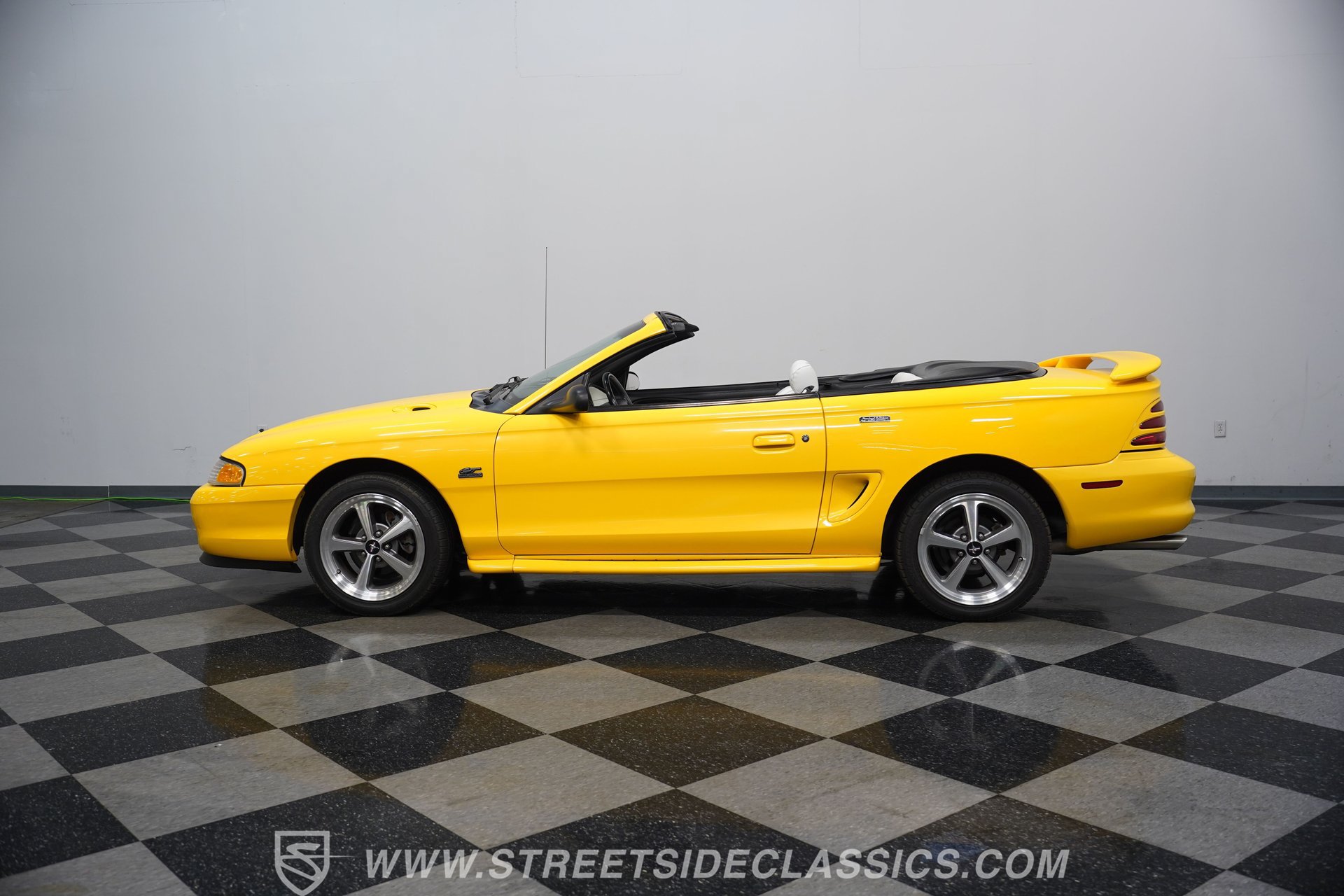 Used 1995 Ford Mustang GT RWD image 8
