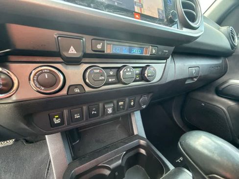 Used 2019 Toyota Tacoma TRD Off-Road AWD/4WD image 21