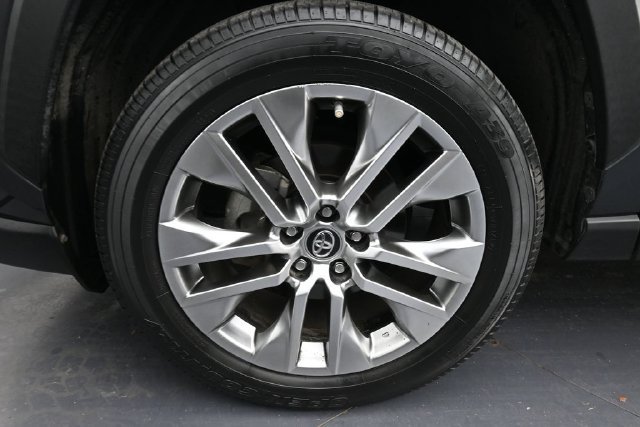 Used 2019 Toyota RAV4 Limited FWD image 21