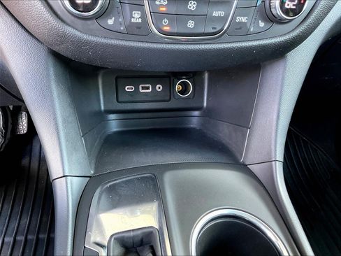 Used 2019 Chevrolet Equinox LT FWD image 15