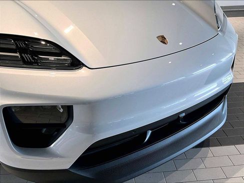 New 2026 Porsche Macan 4 Electric image 29