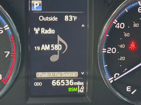 Used 2018 Toyota RAV4 Limited FWD image 10