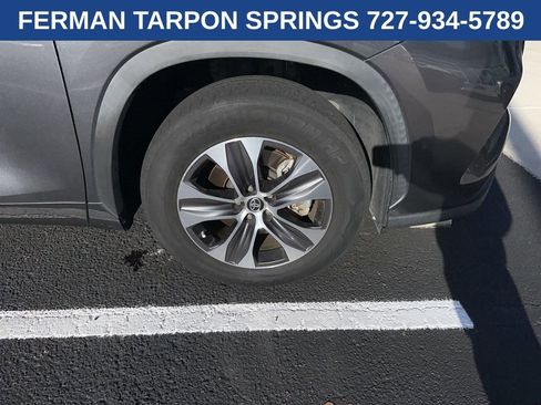 Used 2021 Toyota Highlander XLE image 2