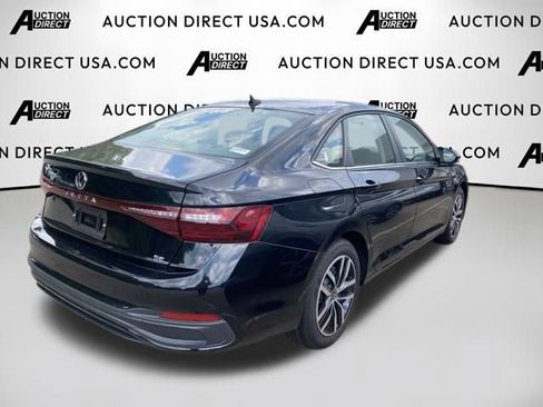 Used 2025 Volkswagen Jetta SE FWD image 10