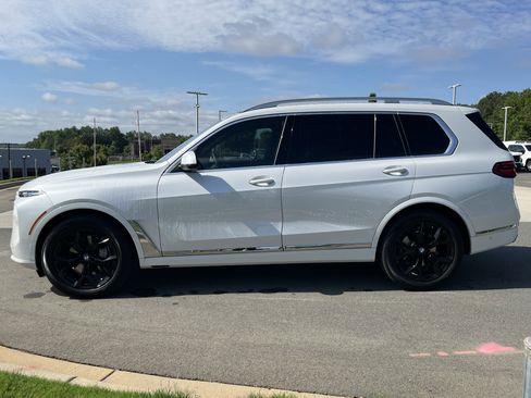 Used 2024 BMW X7 xDrive40i w/ Premium Package AWD/4WD image 6