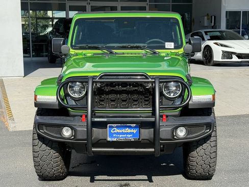 Used 2025 Jeep Gladiator Sport AWD/4WD image 4