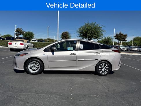 Used 2022 Toyota Prius Prime XLE FWD image 2