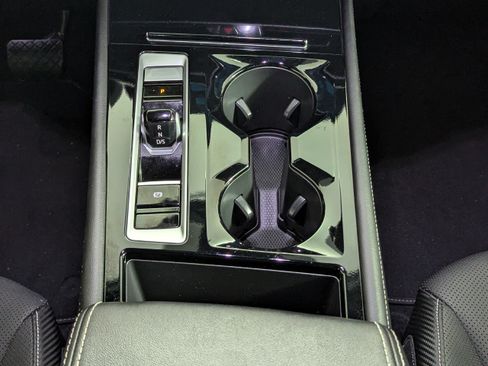 Used 2024 Volkswagen Atlas Cross Sport SE w/ Panoramic Sunroof Package FWD image 19