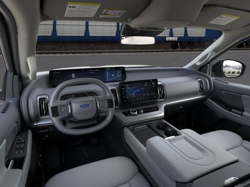 New 2026 Ford Expedition Active image 22