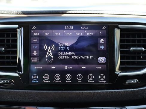 Used 2019 Chrysler Pacifica Touring-L Plus w/ Advanced Safetytec Group FWD image 23